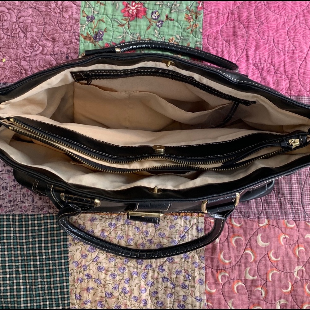 Soft and solid basic black handbag - Picture 2 of 2
